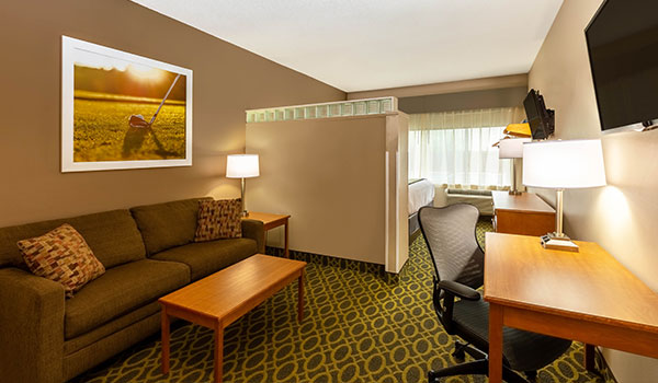 King Suite at Days Inn & Suites by Wyndham Madison, Wisconsin